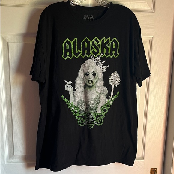 RPDR Alaska Graphic Tee - Picture 1 of 6